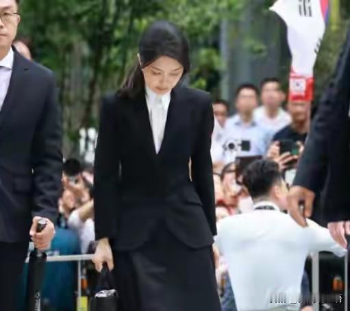 关于韩国前总统夫人金建希的主审法官，
申宗旿法官死在法院里这件事，我又挖出了三个