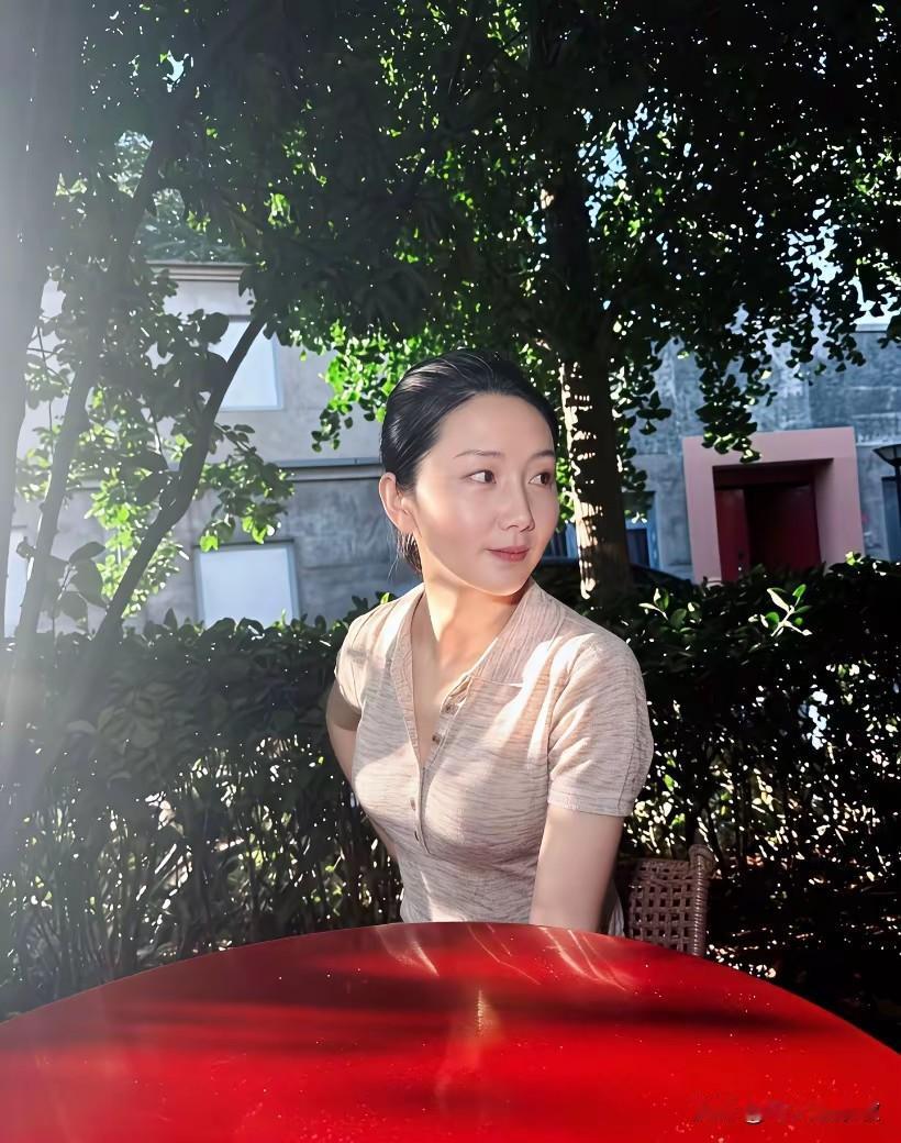 阳光洒落，静享午后时光🌞🍃