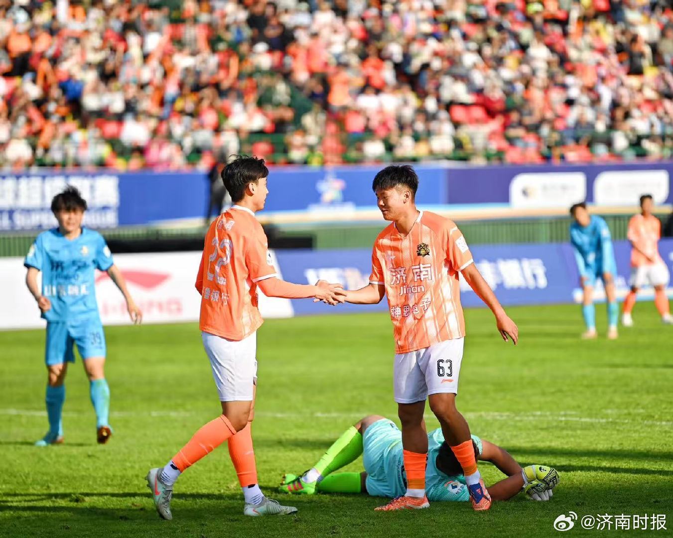 【仅限济南队VS东营队！#齐鲁超赛球票五一假期买十赠一#】五一假期将至，山东球迷