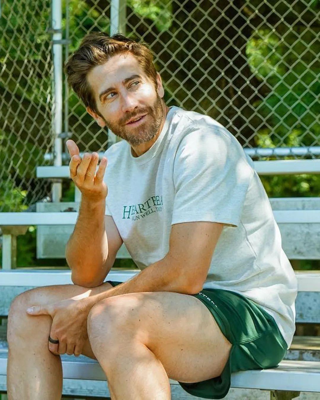 他已经成为了时尚圈最成功的男演员，手握多个代言合约，商业价值极高。除了意大利瓷器