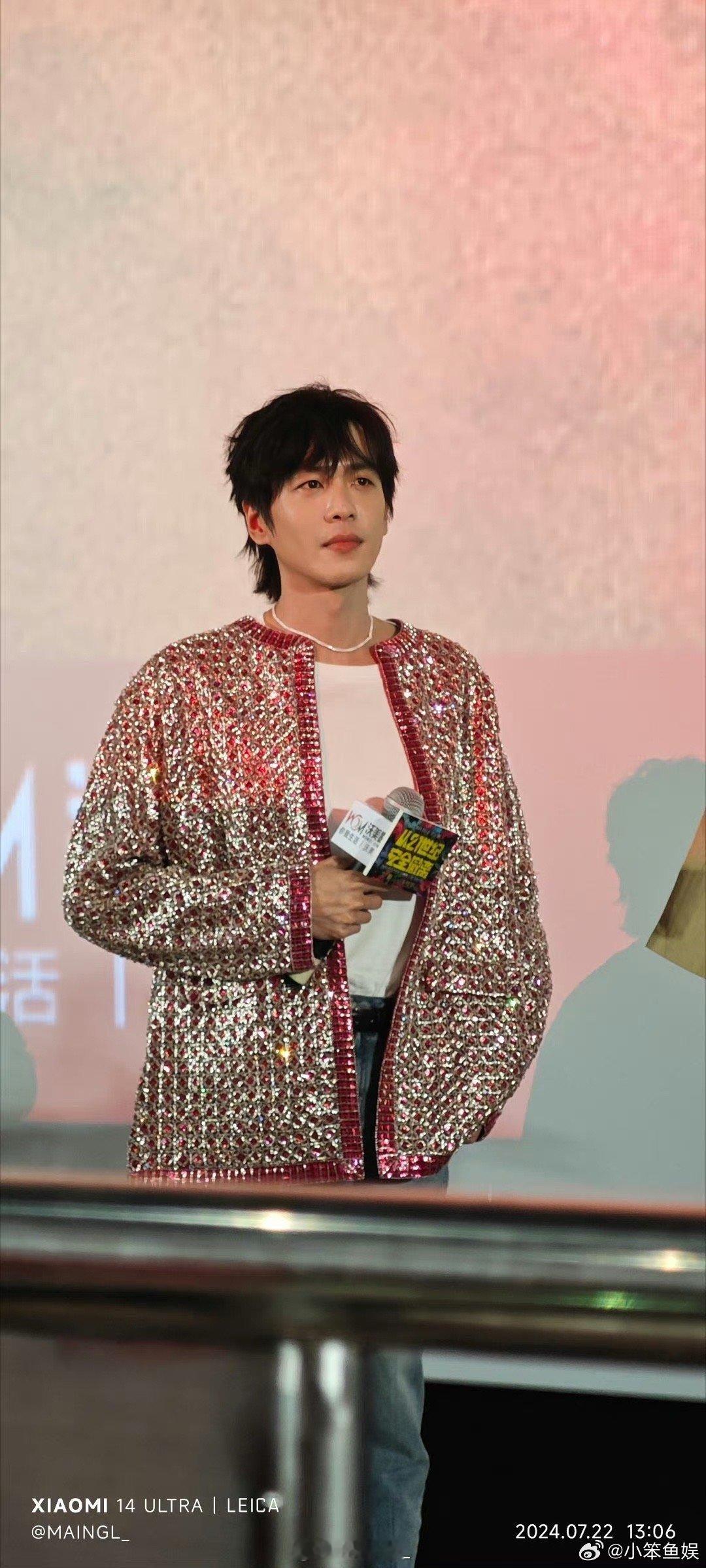 #张若昀在路演当布洛芬#张若昀真的好暖心，会温柔的安慰每一位观众，这样的魅力真的