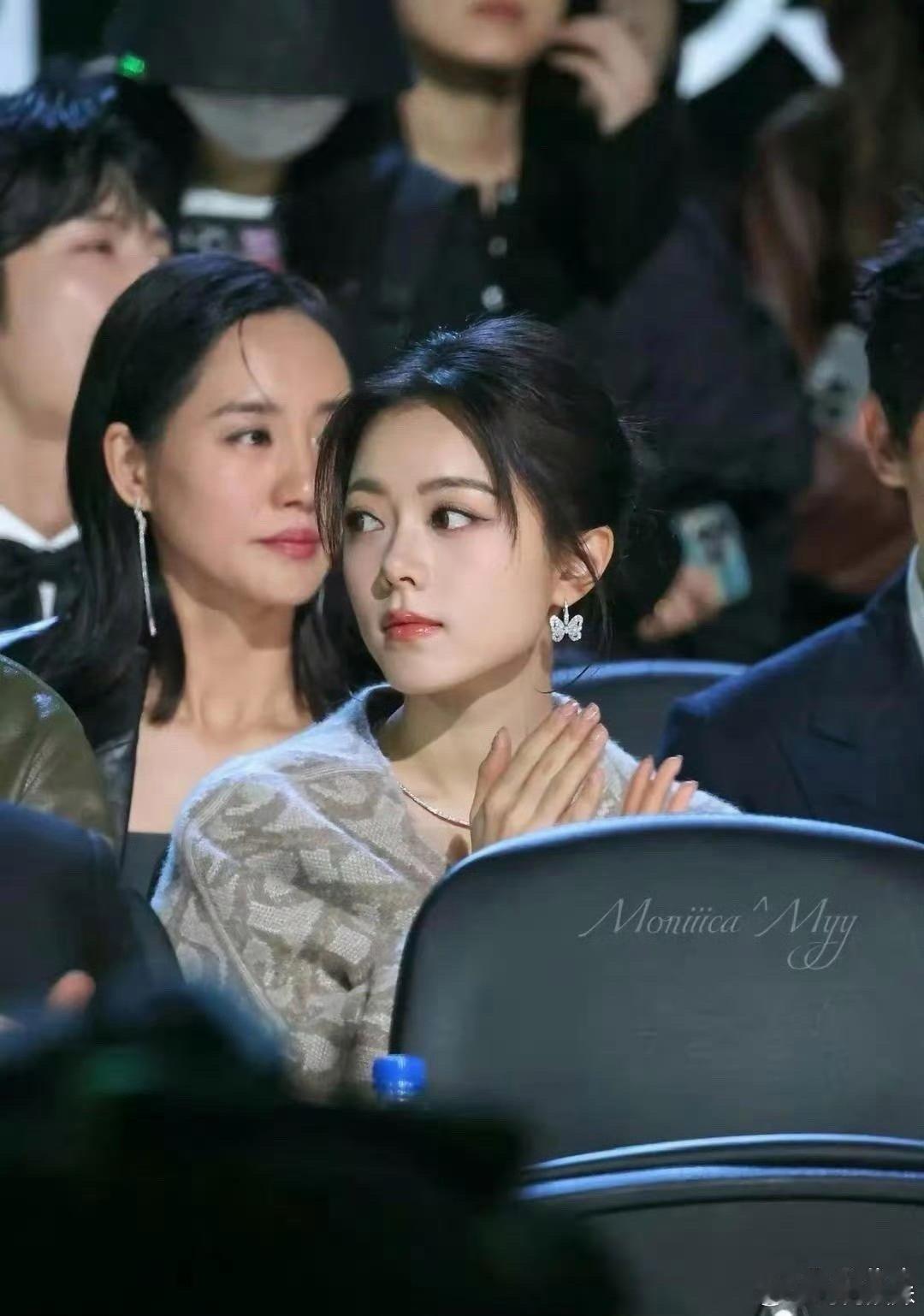 赵今麦这个妆太适合她了，浓淡相宜，发掘出精致贵气的一面了 