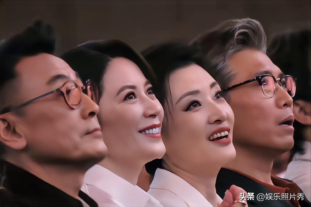 这个角度太“美”了！两个“大女主”气质，周涛论颜值不输俞飞鸿！

他们四个真是“