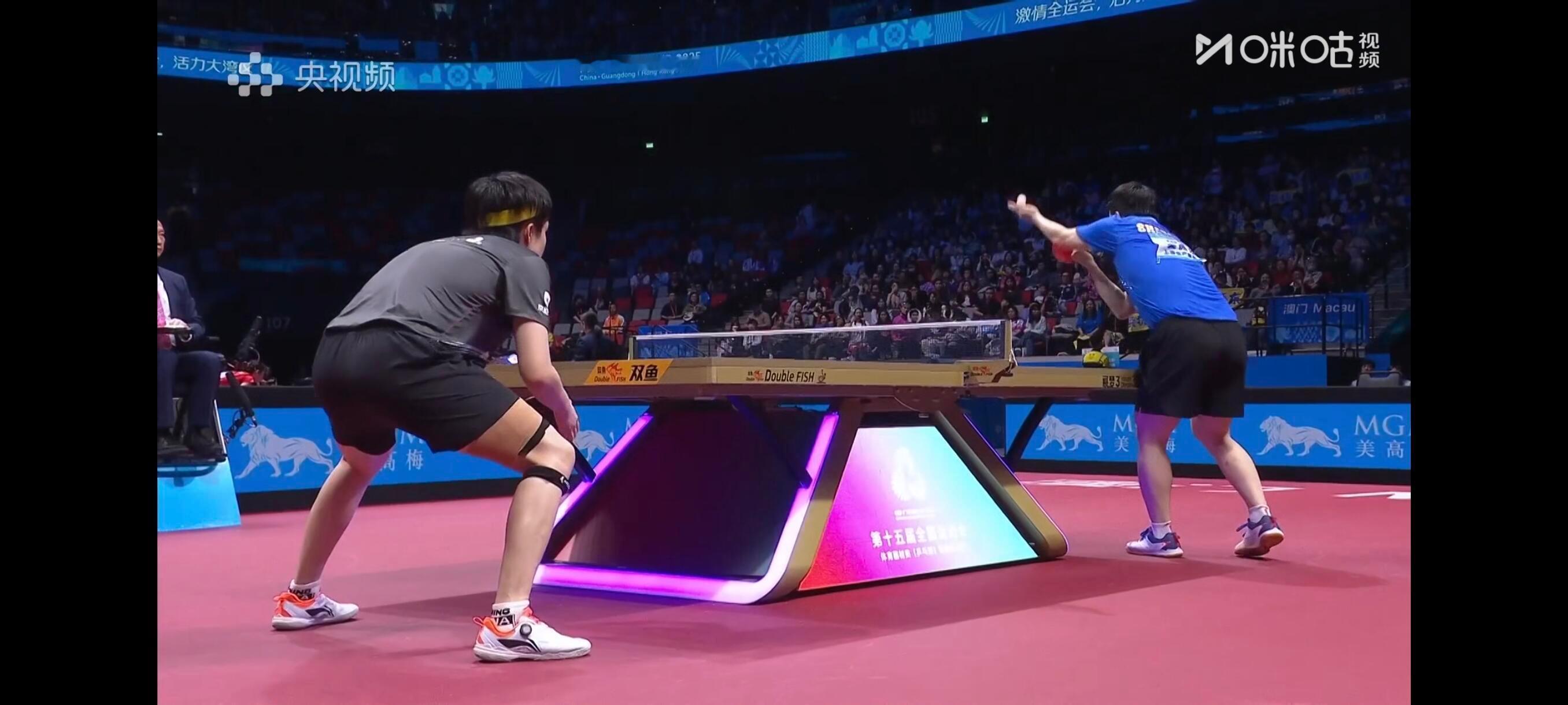 都在看樊振东和王楚钦的比赛吧，太刺激了！ 