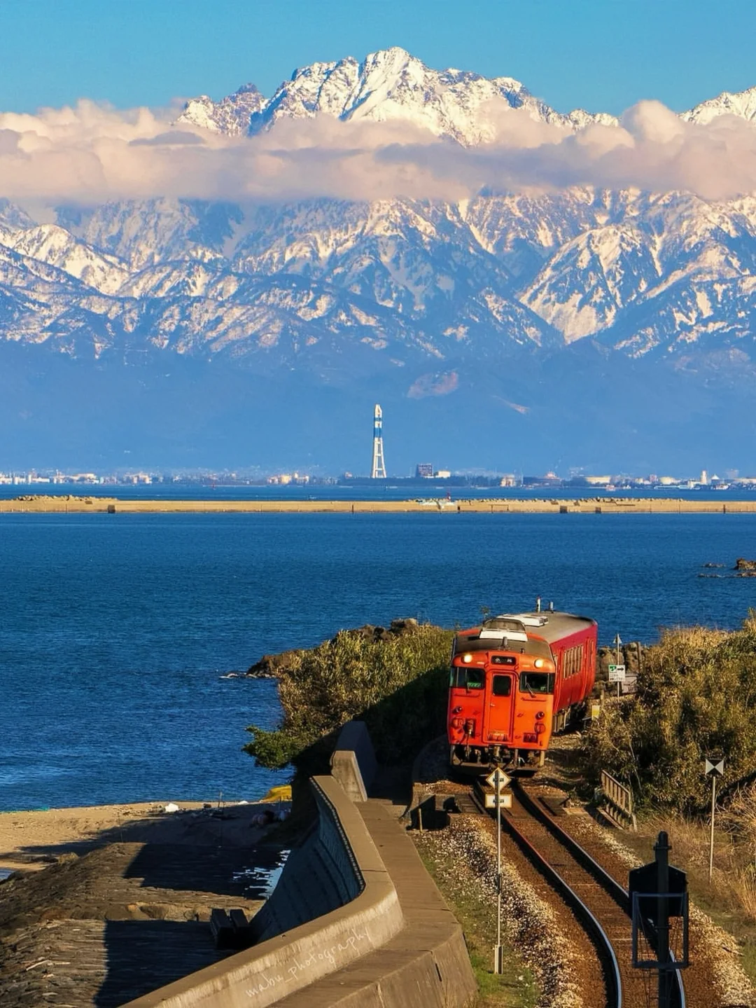 🏔️雪山🚞列车🌊大海，在雨晴海岸都看到了