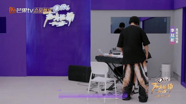 李斌彬被声乐老师一句话夸成翘嘴李斌彬：淡定，不能笑 嘴角：叛逆了，就要翘！这反差