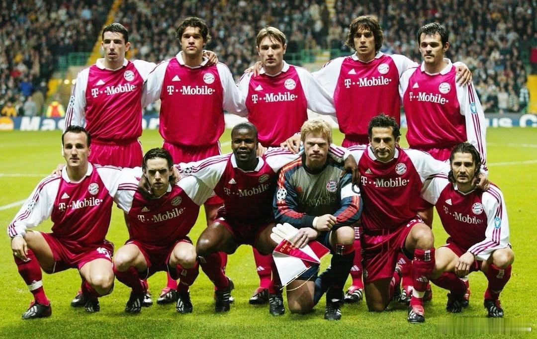 🚨【老照片】2003-04賽季的拜仁慕尼黑首發陣容，你能認出多少位傳奇球星❓他