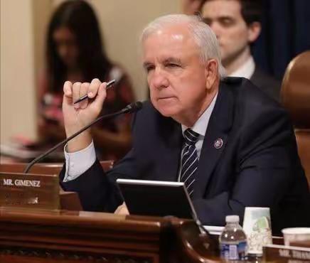 美国会共和党众议员卡洛斯再次攻击中国说，“中国基本上就是一个毒贩，全世界都对中国
