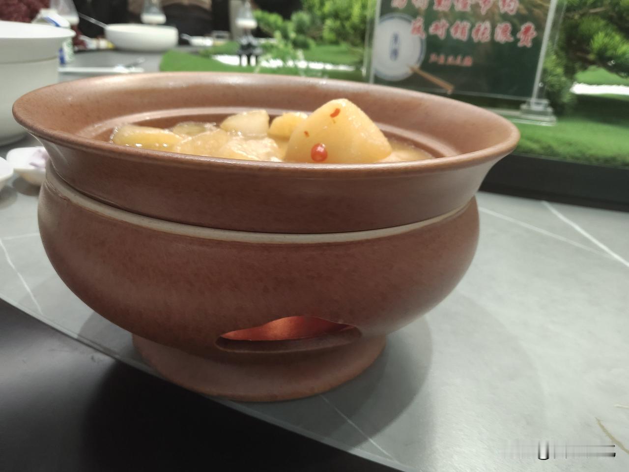 好久没吃过这东西了。小时候，记得叫“延羹”，味道挺好，不像甜根那样甜，只有一点微