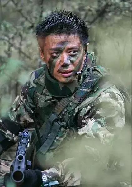 《士兵突击》里袁朗说过一句很通透的话：“有很多人天天都在焦虑，怕没得到，怕寂寞，