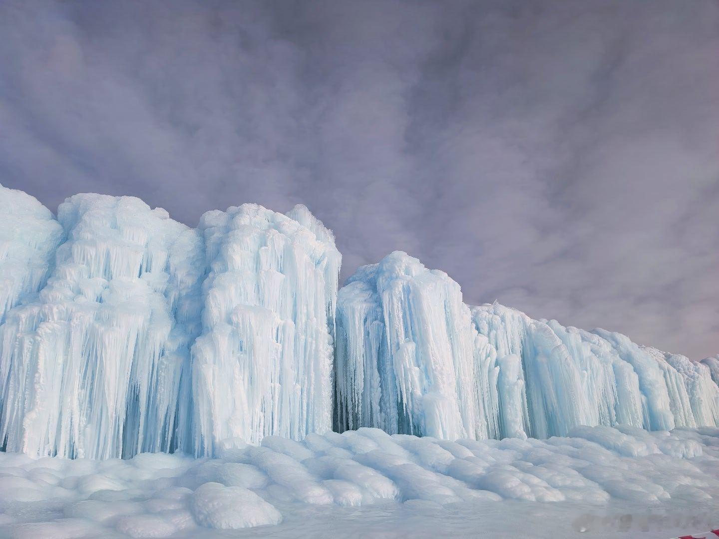 你能想象，这个冰堆是如何形成的吗？ 
