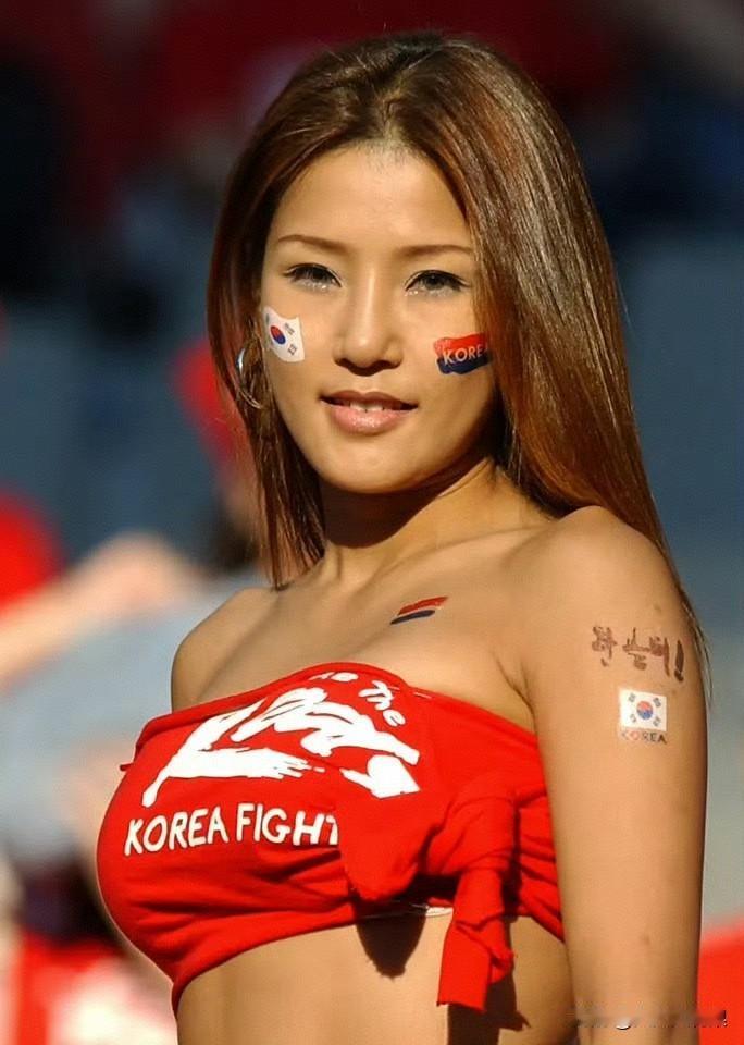 2002年世界杯那个韩国女球迷，现在55了还跟38岁老公像姐弟

还记得2002