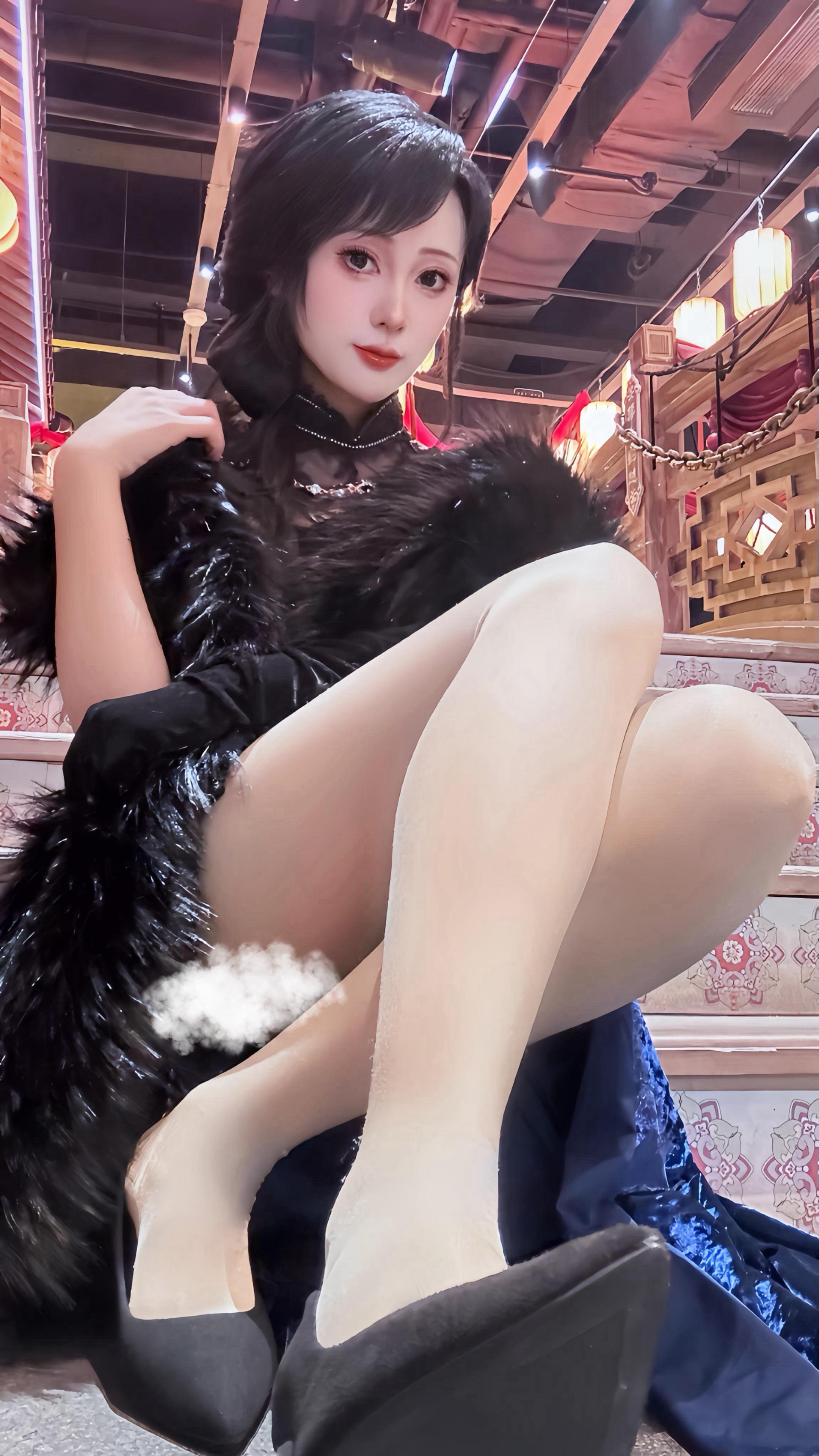 逆子的这套衣服是有点小妈风了哈。