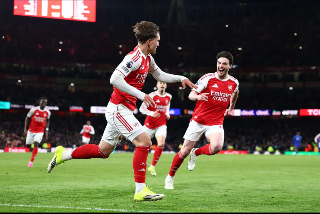 英超第30轮阿森纳2比0击败埃弗顿，16岁的道曼替补登场约20分钟便策动进球并打