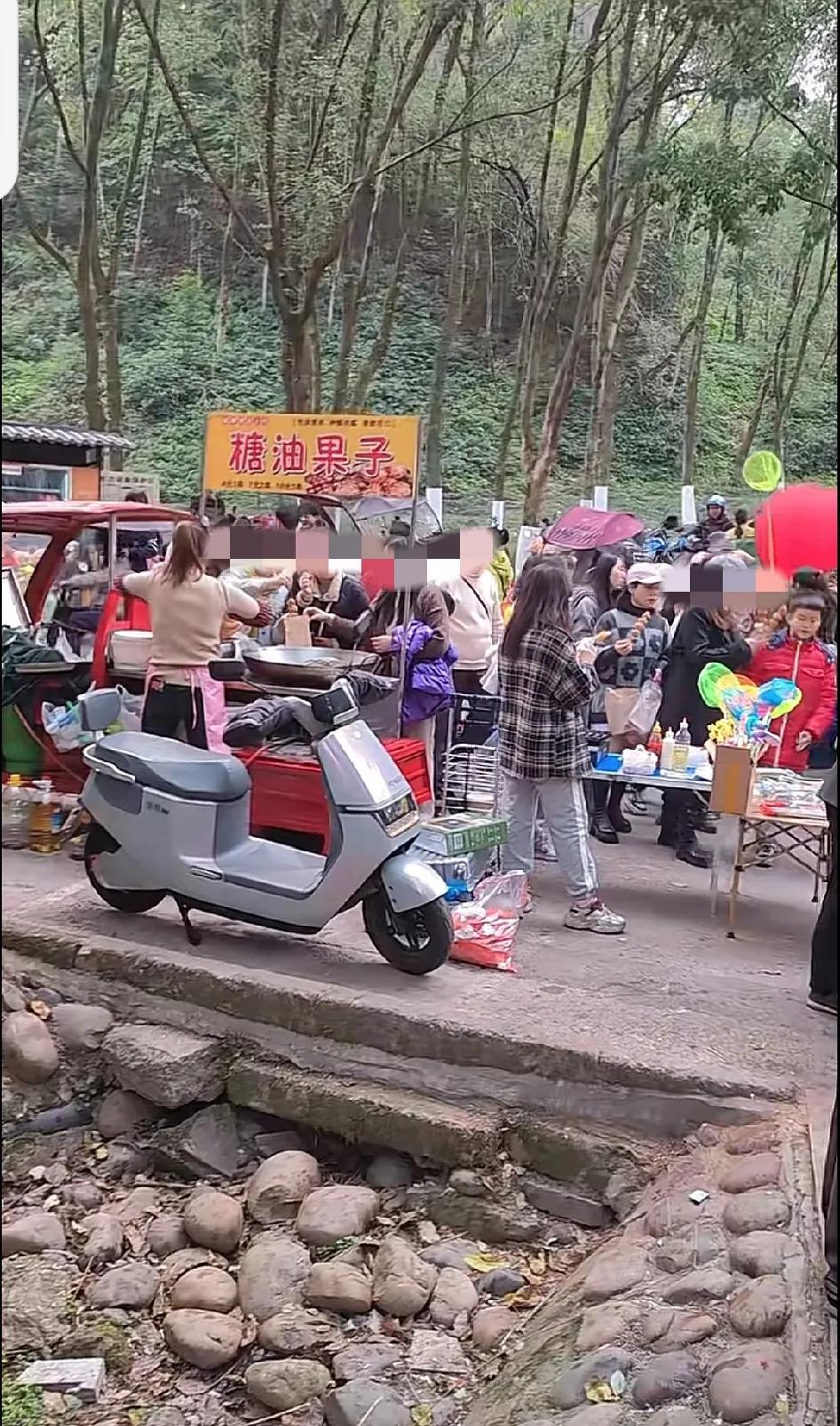 重庆彩云湖湿地公园人气爆棚！

近日，重庆彩云湖湿地公园内呈现出一片热闹非凡的景