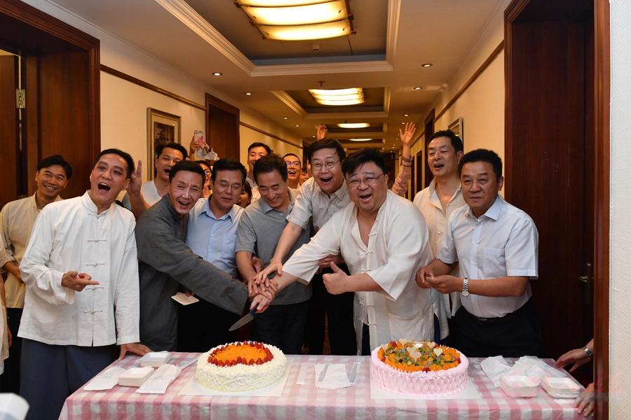 2017年，杨立新、梁冠华、冯远征、濮存昕等老戏骨的大合照。

当时是北京人民艺