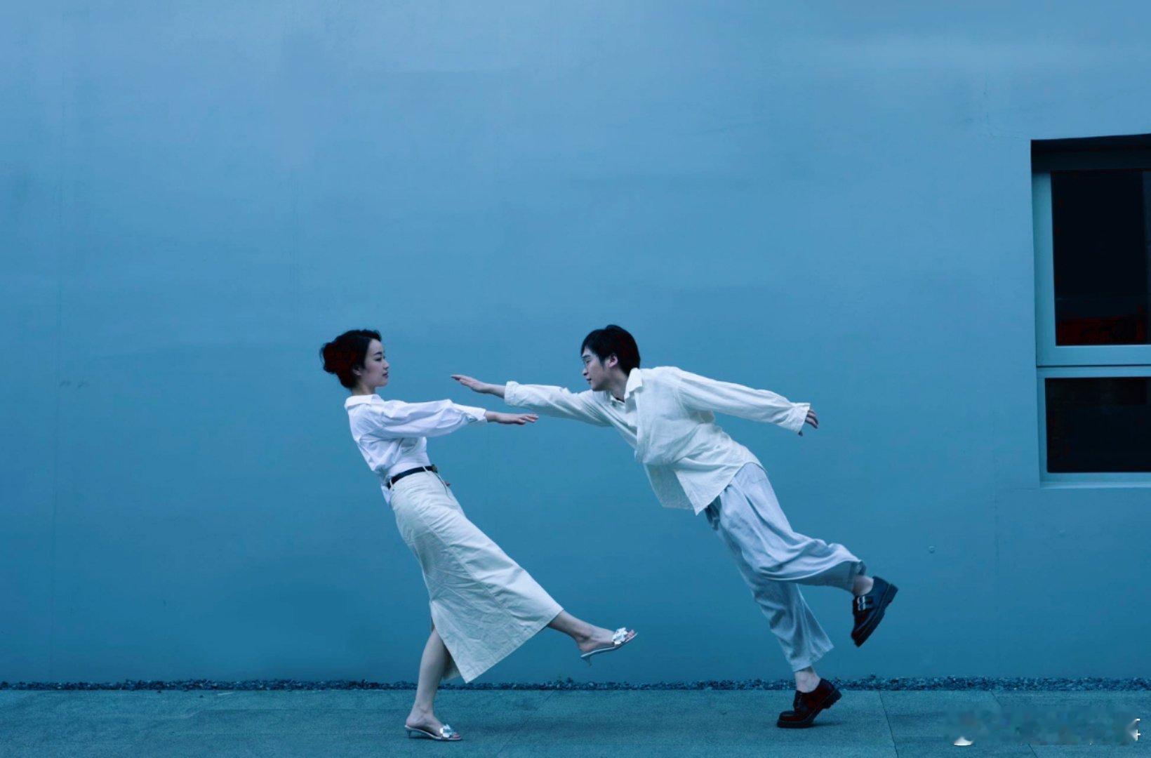 王菲春晚歌曲来自咂咂苏王菲春晚歌曲原唱乐队毕业于北大  王菲六登春晚果然不负期待