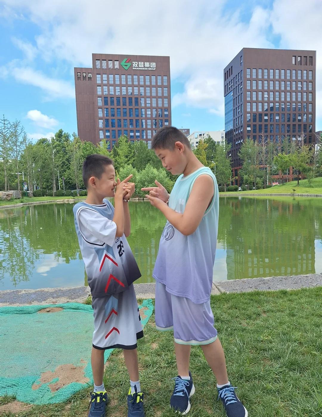 篮球兄弟🏀
篮球少年 少儿篮球 篮球梦 暑假 好兄弟在心中