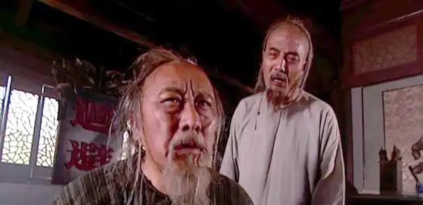 索额图被活活饿死在宗人府这个说法流传很广，可正史记的是另一回事。他确实死在了幽禁