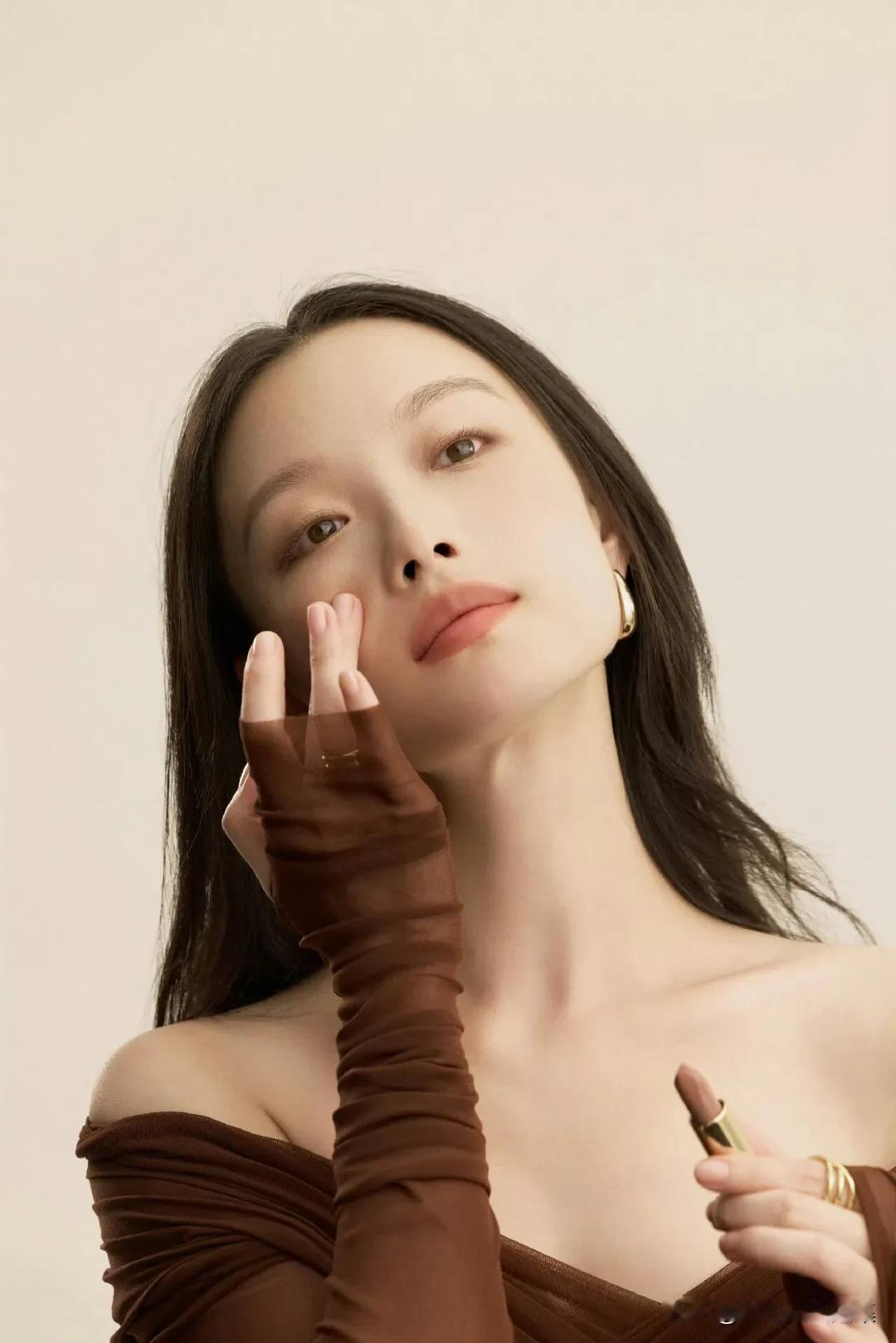 倪妮为兰蔻拍摄唇膏广告大片 ​​​倪妮香水