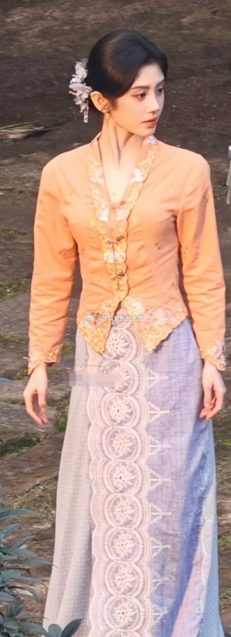 鞠婧祎的《万花世界》还没拍没完？这剧还有南洋篇？女主都穿南洋土生华人的娘惹装了，