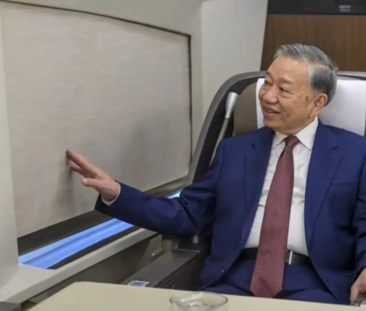 2400公里，北京到广西，苏林主席竟然是乘坐高铁，足以看出对中国高铁的兴趣之大。