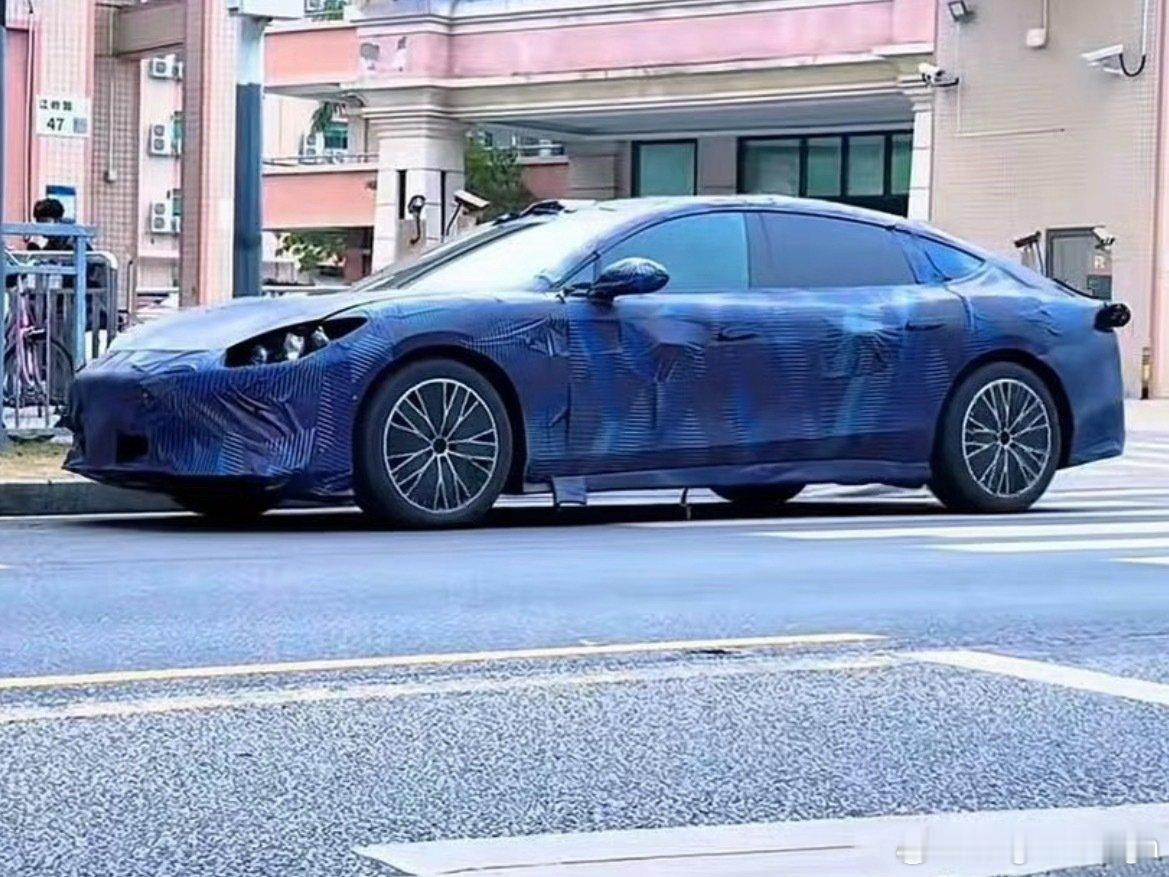 【比亚迪方程豹首款轿车谍照曝光：外观动感，消息称命名“镁 9”】博主 Sugar