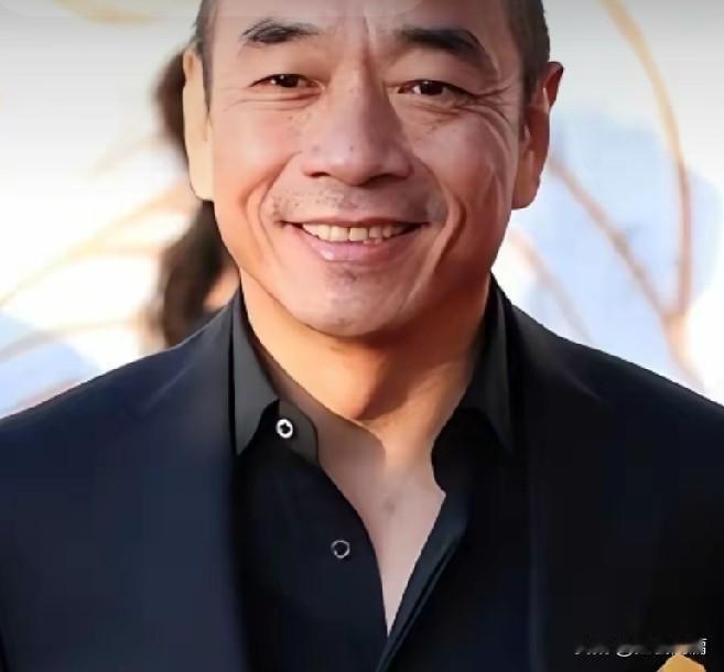 老戏骨陶泽如和妻子杨丽丽，是南京艺术学院的同学，两人结婚已经39年，圈内几乎零绯