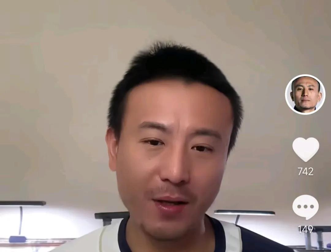 前国脚毛剑卿表示，未来不会出现罗纳尔迪尼奥这样的球员了。
毛剑卿在直播时表示，罗