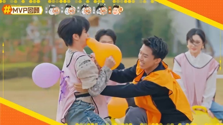 穆祉丞晚高疯团宠是有原因的  看穆祉丞在周五晚高疯里，总带着点小紧张却努力跟上节