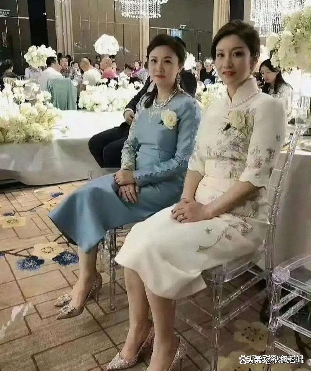 婚礼上的两亲母，都不是一般人