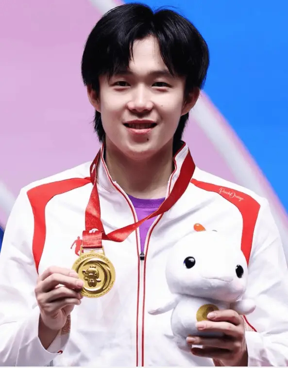 王楚钦：今天自己有改变，但是确实樊振东还是非常的强大今晚结束的全运会乒乓球男团决