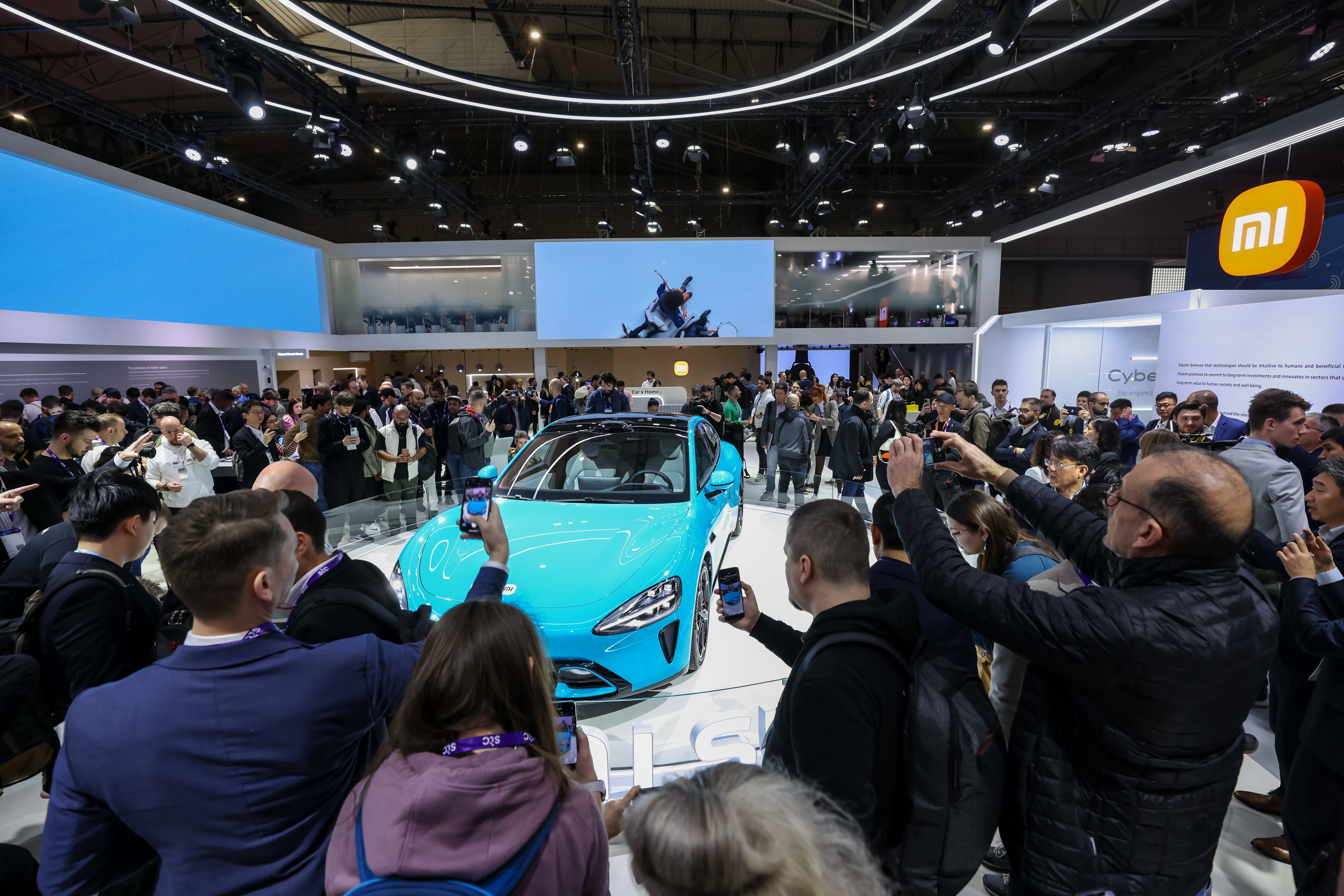 MWC2024速报：小米14 Ultra海外版定价破万？小米汽车SU7赢得外媒一