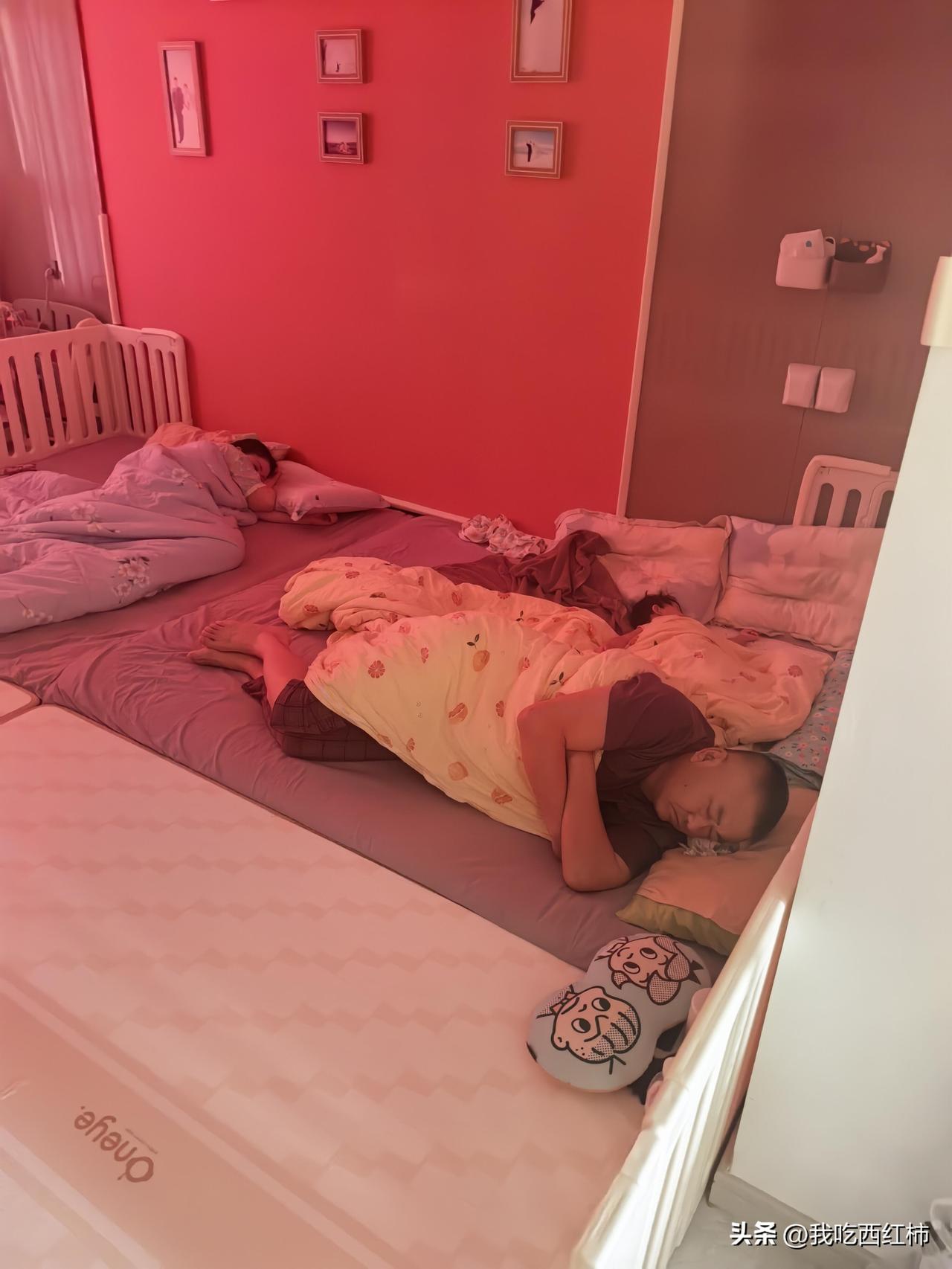 很爱很爱我的公婆
公婆为了我们工作的时候能有个好状态，每天晚上他们陪宝宝睡觉，照