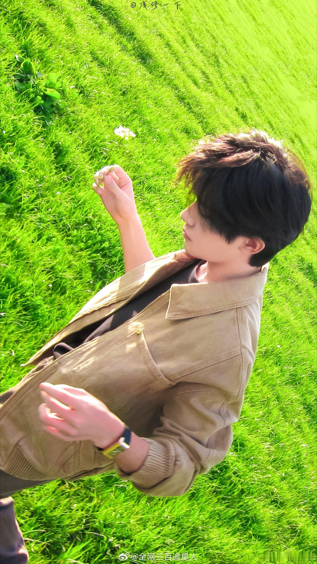 #易烊千玺怎么穿都好看#易烊千玺真的是一个行走的衣架子，真的是太帅气了，反正我真