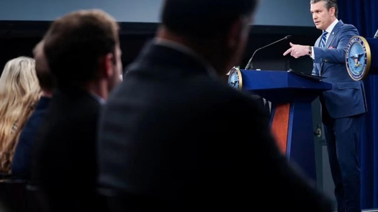 据美国全国广播公司新闻频道报道，美国国防部长提名人皮特·赫格塞斯在近日的简报会上