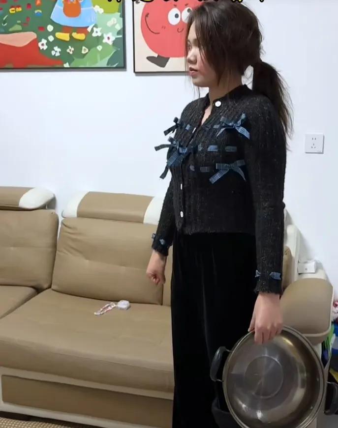 和老公吵架时，我从来不会回娘家。哪怕打不过，也要打。一直要打到用牙齿咬着老公的耳