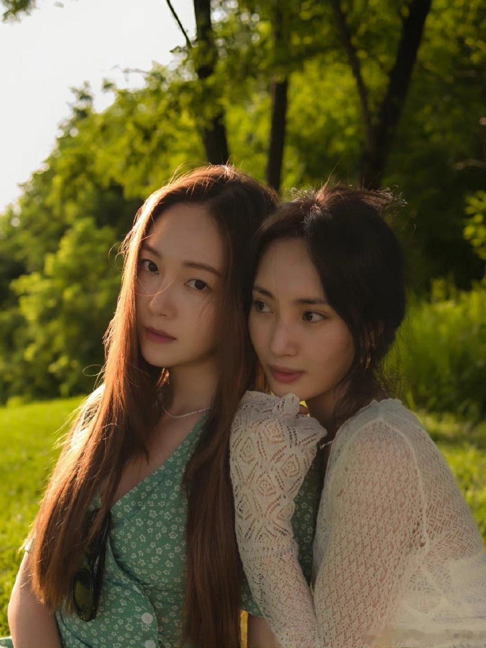 美女贴贴太好嗑！Jessica 零点晒合照祝王紫璇生日快乐，四年坚守的友情超戳心