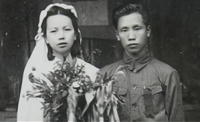 1915年，军阀王德庆娶15岁少女当小妾，然而2年后他就离世了。他给小妾留了30