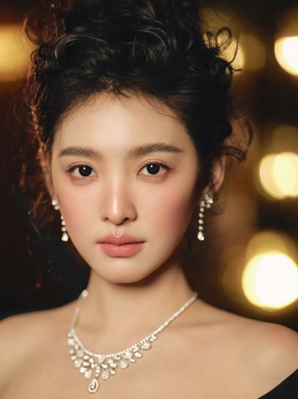 章若楠粉丝在工作室下不满妆容确实化的都不像她了