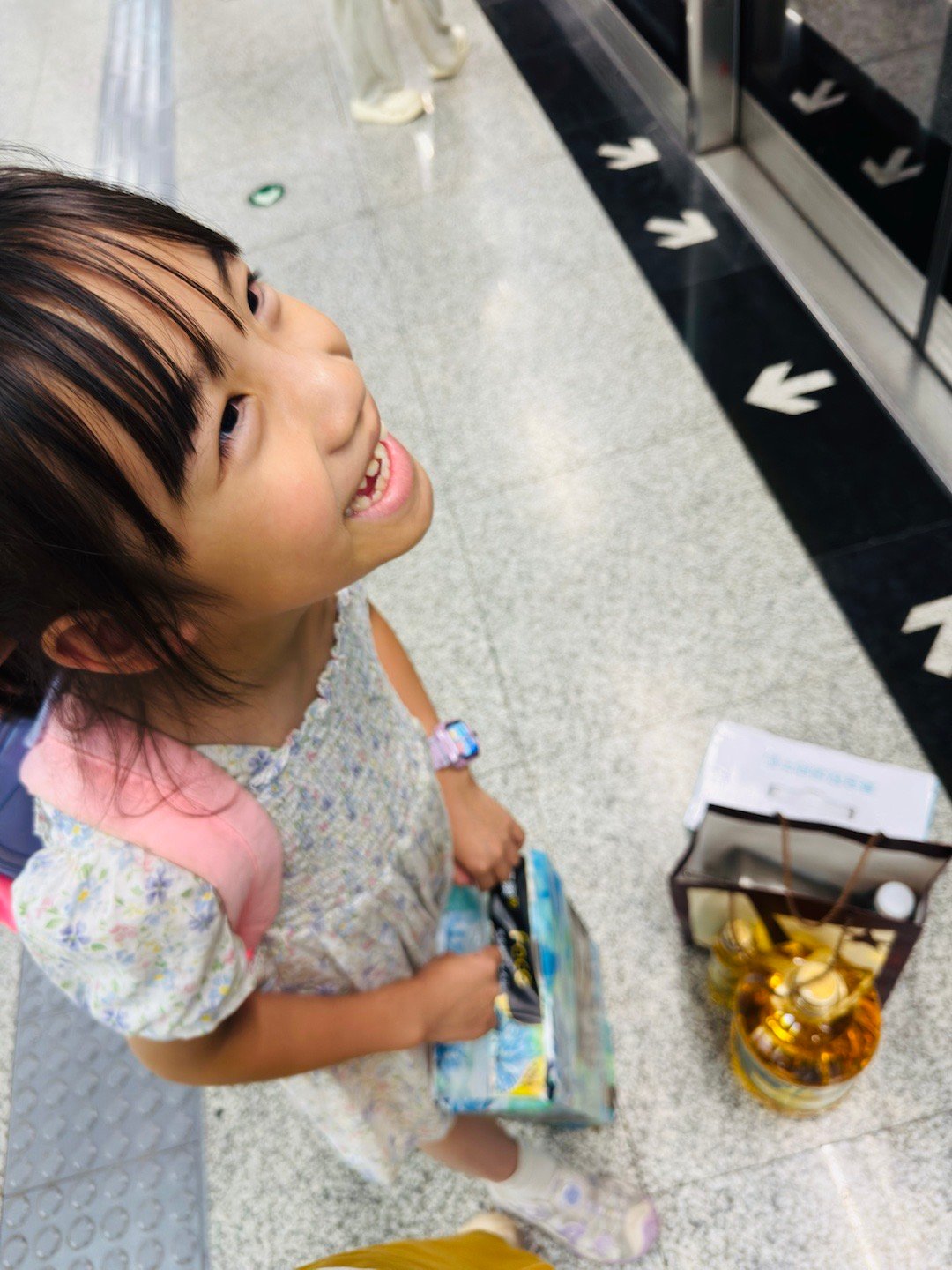 跟着老爸去上班 面面妹妹 ​​​