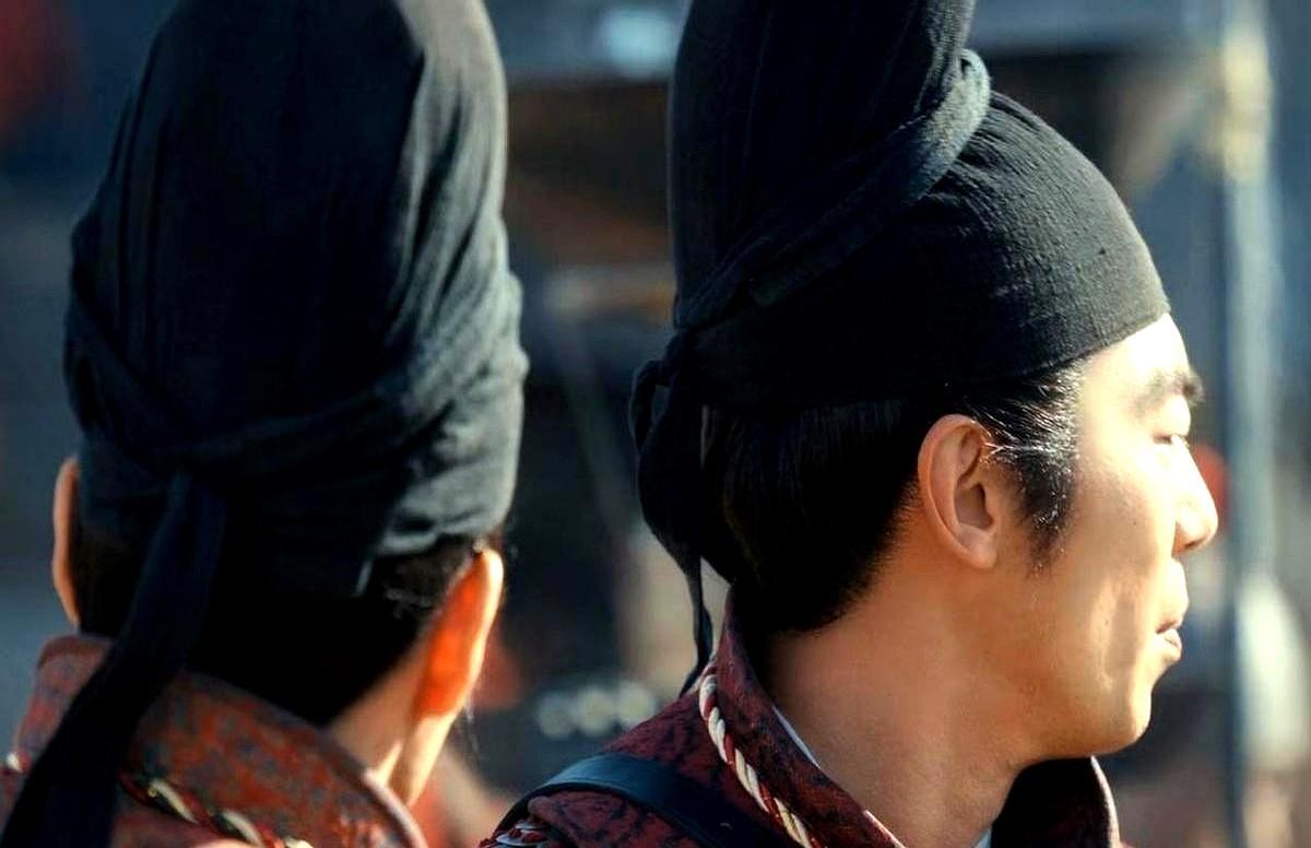 朱亚文演戏的最高境界，是让故乡在自己身体里借尸还魂。
 
《大明风华》里那场情绪