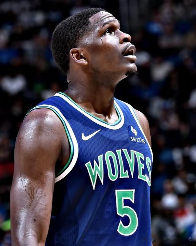 NBA最新伤病更新情况：
森林狼爱德华兹右膝接受关节镜手术，要休息两个多月
猛龙