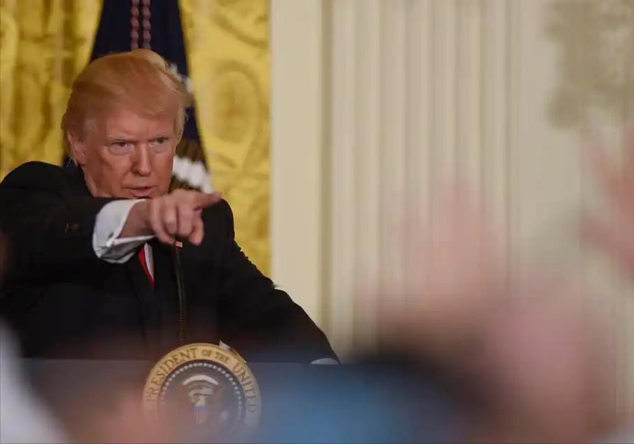 这回中国是真下狠手了！直接甩出两记重拳，把美国给打疼了。

这一回，中国没再用含