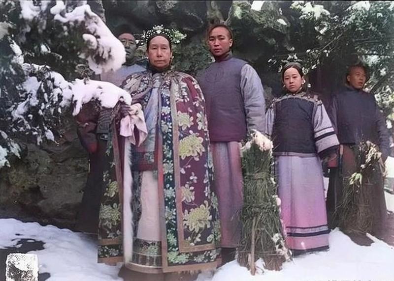 1907年，袁世凯的次子袁克文确实17岁。这一年，袁世凯被调离苦心经营多年的北洋
