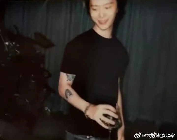 范丞丞生日合照范丞丞生日合照🈶，跑男团也集体为范丞丞庆生！范丞丞生日大合影i群