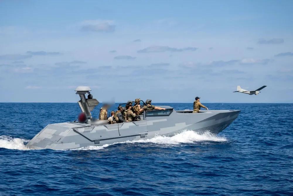 美国一直在中国周边海域耀武扬威。
2025年4月9日，东海，一名美国海军特种作战