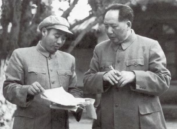 2015年汪东兴去世时留下话语，毛主席孙子到场握住其子双手令人动容！
1949年