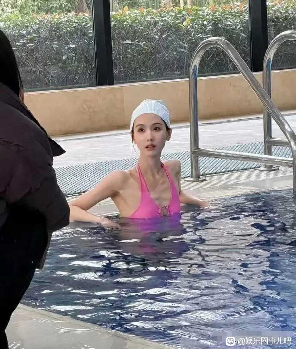 没想到陈都灵看起来柔柔弱弱的，身材居然这么好啊 
