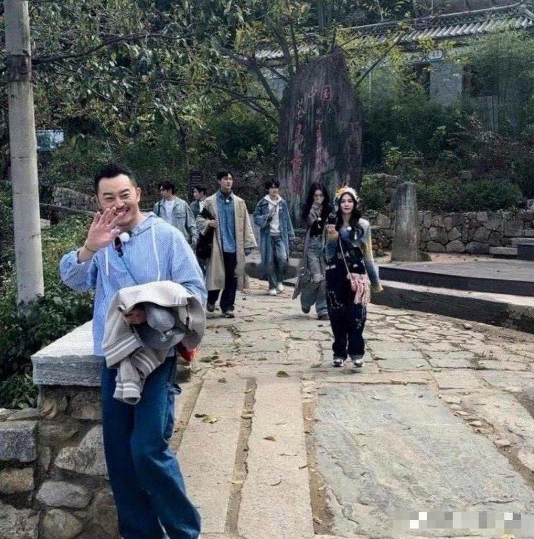 孟子义多高啊，这身材，路拍都这么好看 